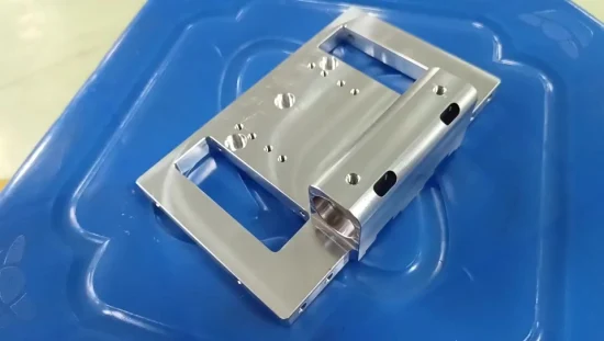 Fabriqué en Chine Usinage CNC de haute précision Fraisage de pièces en acier inoxydable usinées pour pièces médicales